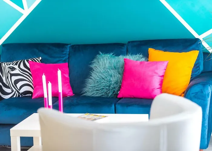Sunshine Apartment With Hot Tub